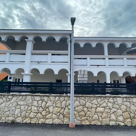 Apartmenthouse Ines