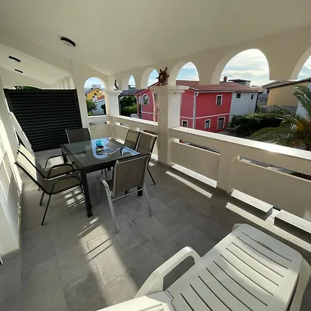 Apartmenthouse Ines Appartement Vir
