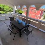Apartment Apartmenthouse Ines Vir
