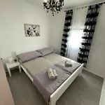 Apartmenthouse Ines Vir