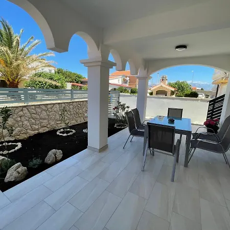 Apartmenthouse Ines Apartment Vir