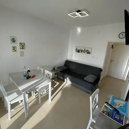 Apartment Apartmenthouse Ines Vir