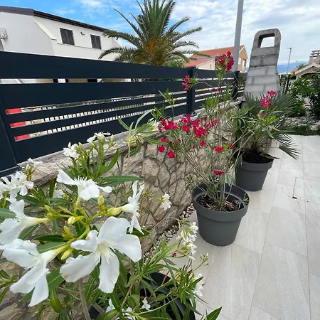 Apartment Apartmenthouse Ines Vir