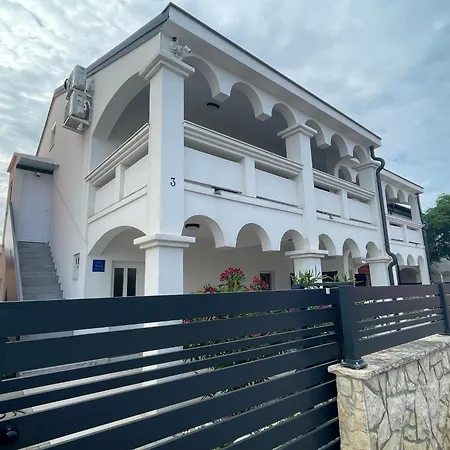 Apartmenthouse Ines * Vir