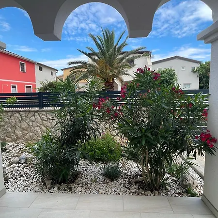 Apartmenthouse Ines Apartment Vir