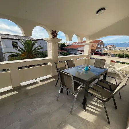 Apartmenthouse Ines Vir