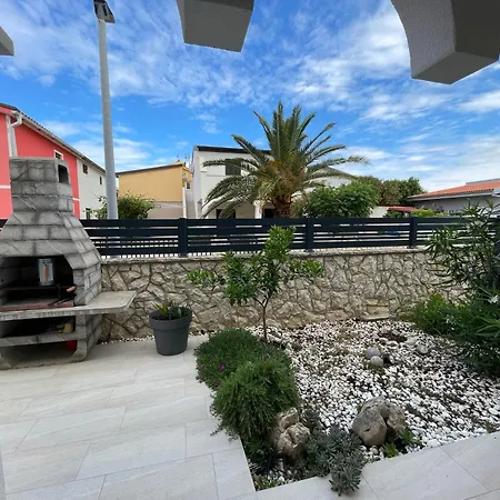 Apartmenthouse Ines Apartment Vir