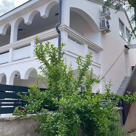 Apartmenthouse Ines *