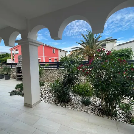 Daire Apartmenthouse Ines *