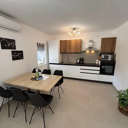 Apartmenthouse Ines