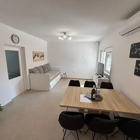 Apartmenthouse Ines Apartment Vir