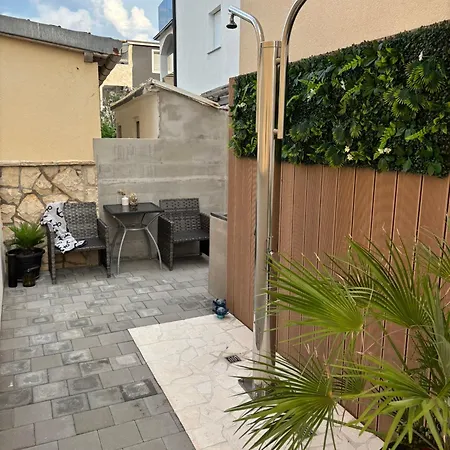 Apartment Apartmenthouse Ines Vir