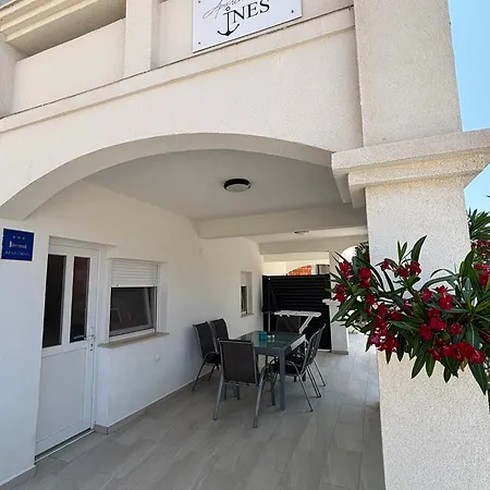 Apartment Apartmenthouse Ines Vir
