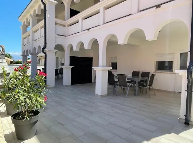 Appartamento Apartmenthouse Ines Vir