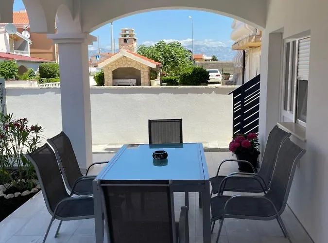 Apartmenthouse Ines Vir