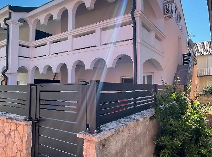 Apartmenthouse Ines *