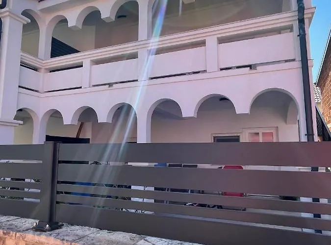 Apartment Apartmenthouse Ines Vir