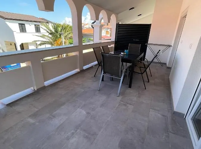 Apartment Apartmenthouse Ines Vir